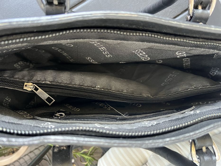 Дамска чанта GUESS