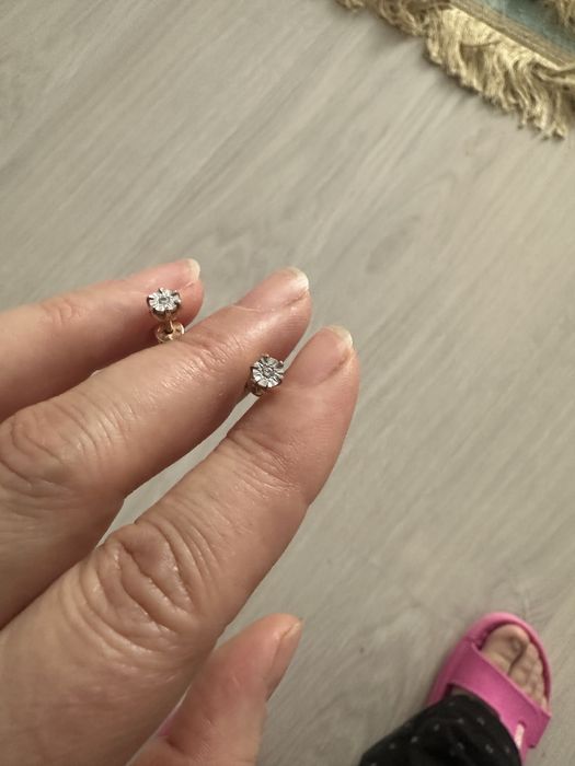 Продам пусеты с бриллиантом