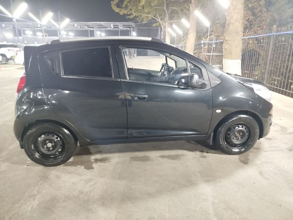 Spark sotiladi qora 1.25mtr