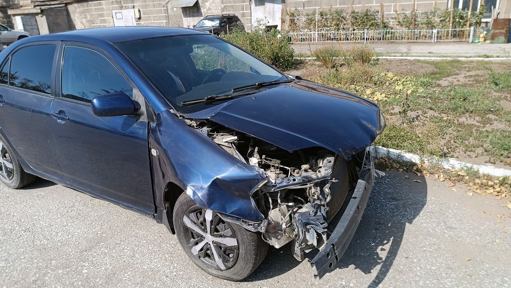 Toyota Corolla 2004, 1.6, после ДТП