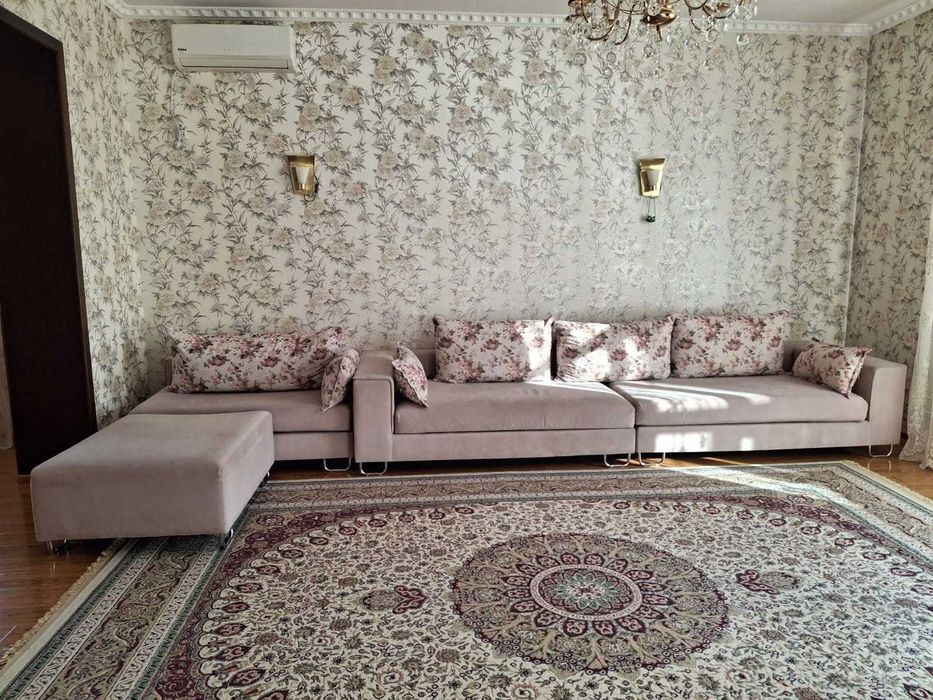 Продам диван с подушками