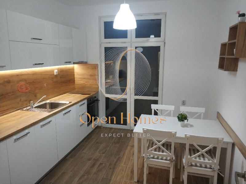 Продава се Четиристаен апартамент в Пловдив, Каменица 1 - 110 кв.м за 2773 €/кв.м - Снимка #3