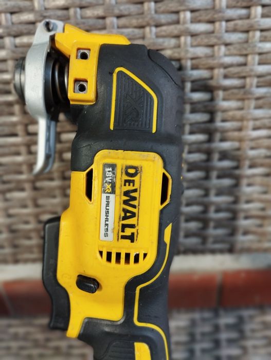 Мултитул Безчетков DeWALT DCS355N