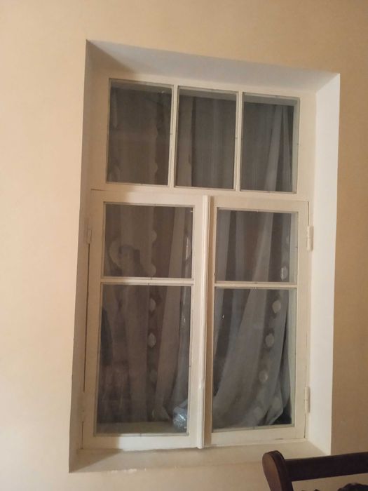 Окна 2 шт, двери 3 шт и форточка акфа в отличном состоянии .