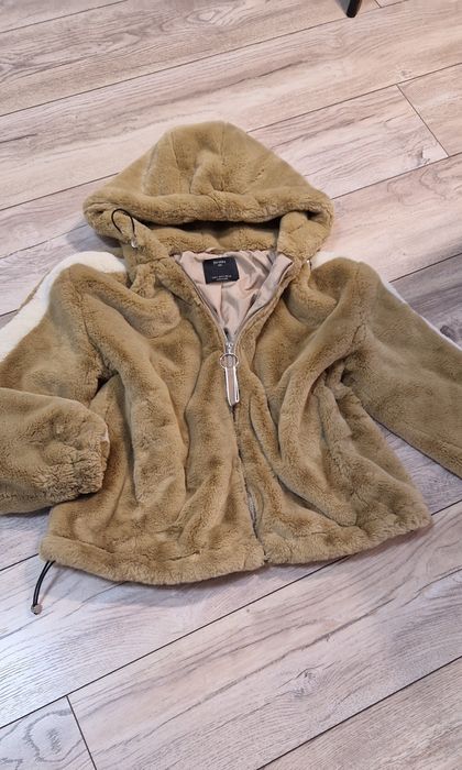 Пухено яке Bershka, размер С/М