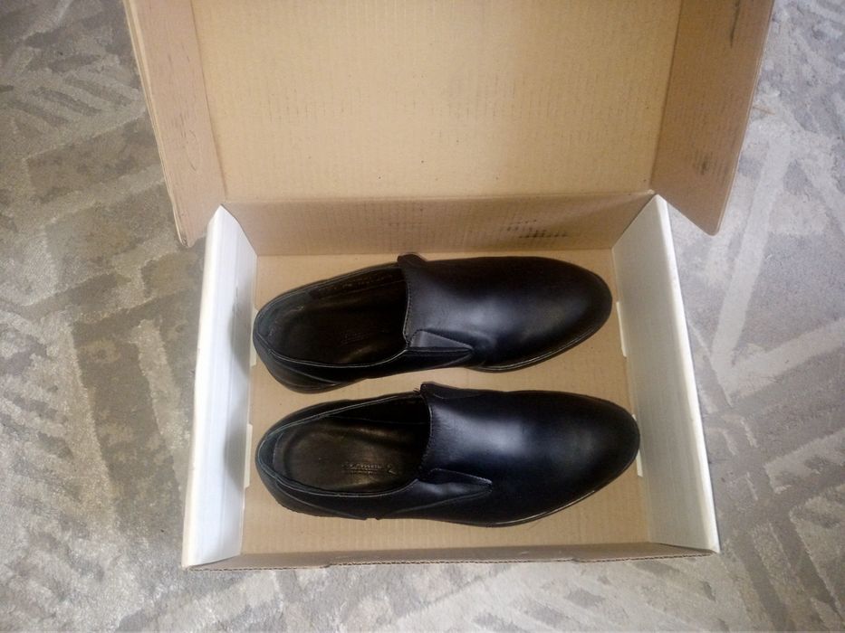 Берцы бежевого цвета и туфли