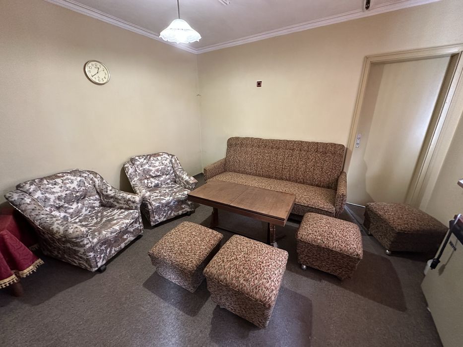 Холна гарнитура - диван, фотьойли и табуретки