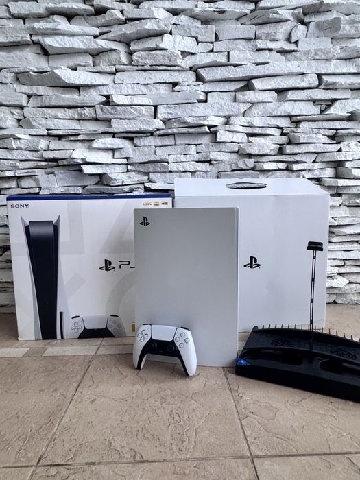 PLAYSTATION 5 в отлично състояние