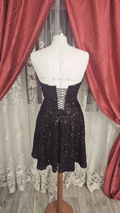 Rochie elegantă cu paiete – corset și fustă