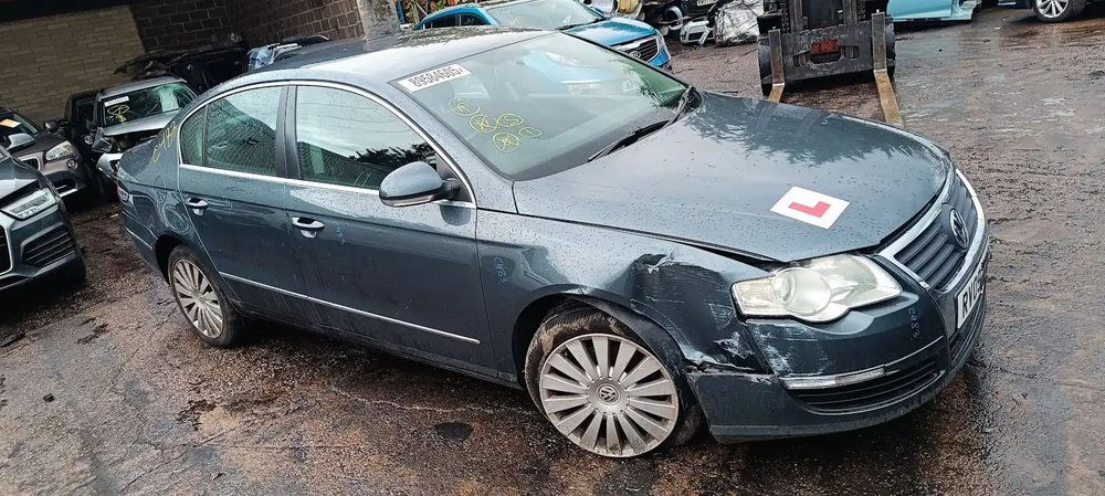 Dezmembrari / Dezmembrez Volkswagen Passat B6 (3C2) 2.0 TDI CBAB cutie viteze manuala cod culoare LK7X