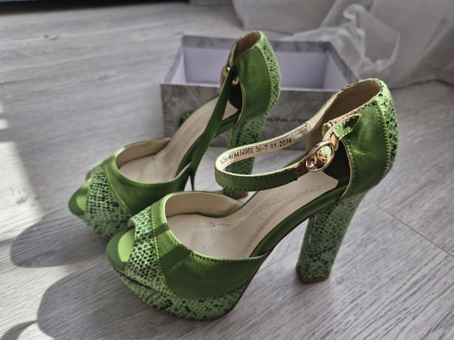 Босоножки из экоматериала 36 размер