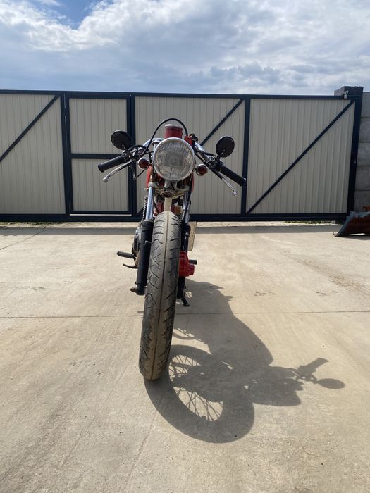 Motocicleta Honda CB50J CafeRacer