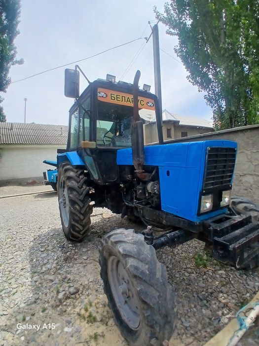 Belarus traktor sotiladi