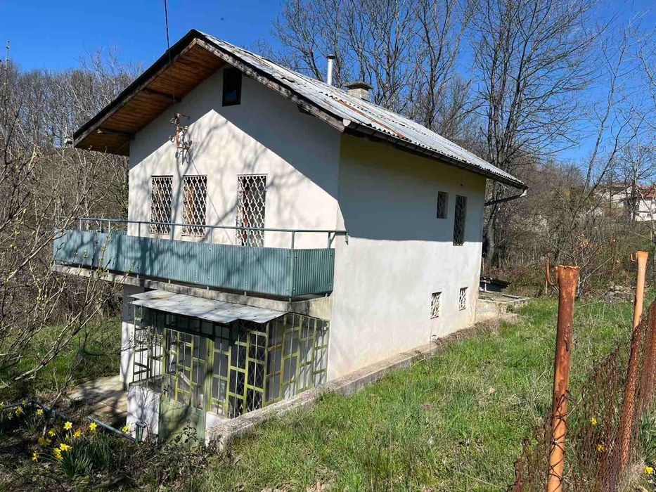 Къща за продажба в Бижовци, Трявна – двуетажна, двор 2560 кв.м., инвестиция