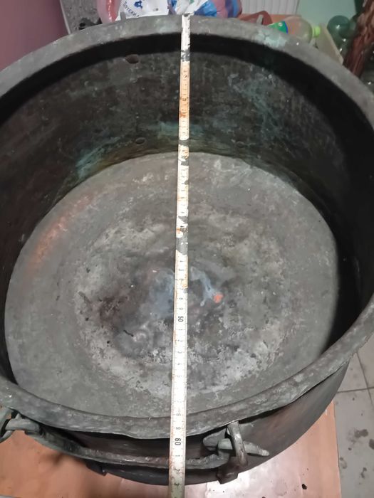 Стар кован казан