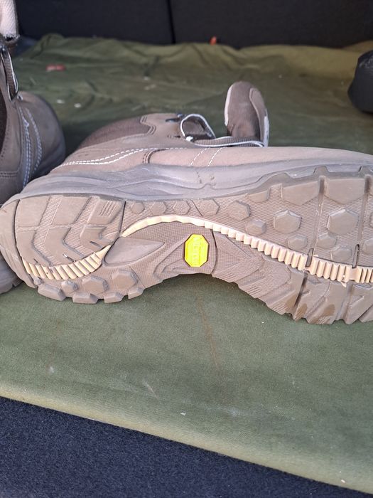 Bocanci militari,3 perechi maro de iarna si doua perechi bej de vara!