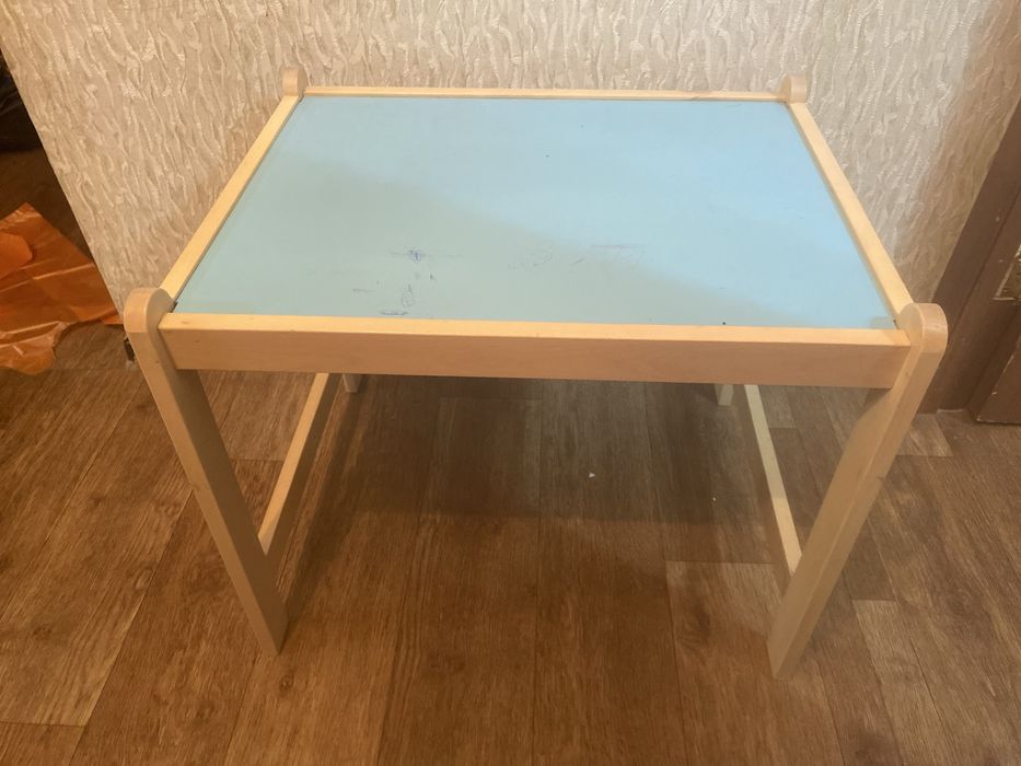 Продам детский стол