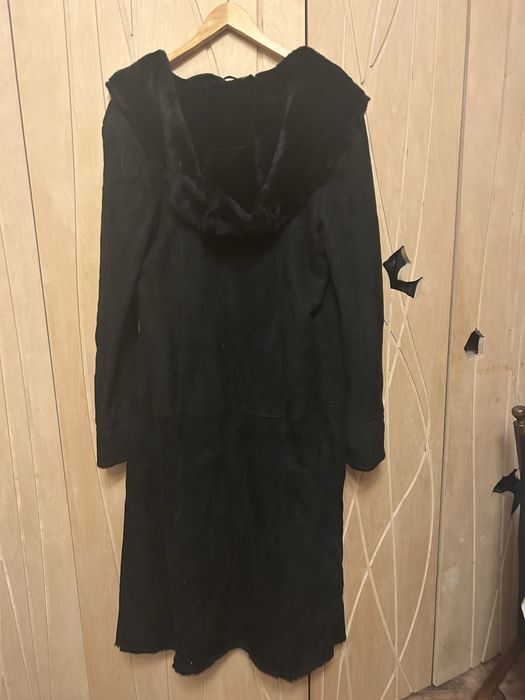 Palton lung cu gluga, cu doia fete, din blana de oaie tunsa