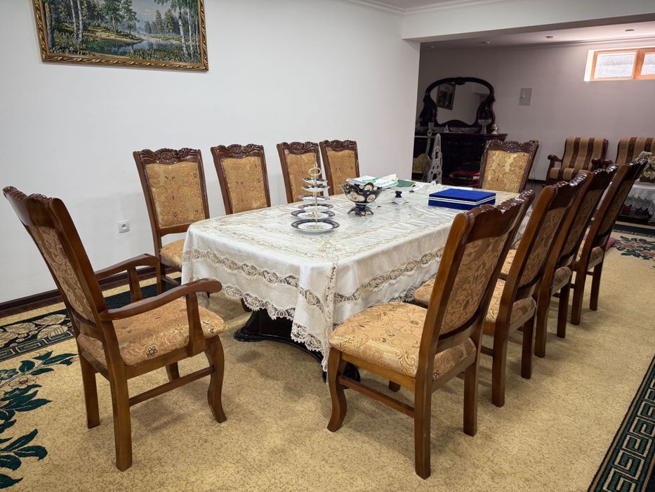 Стол и стулья, из качественных материалов