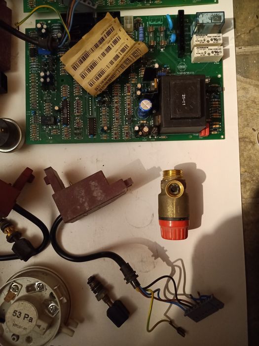 Ariston T2  Placa electronica Modul aprindere Corp pompa Vana gaz