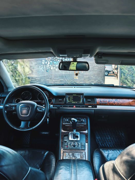 Audi A8 quattro
