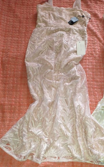 Елегантни Рокли с Уникална Бродерия внос от Англия