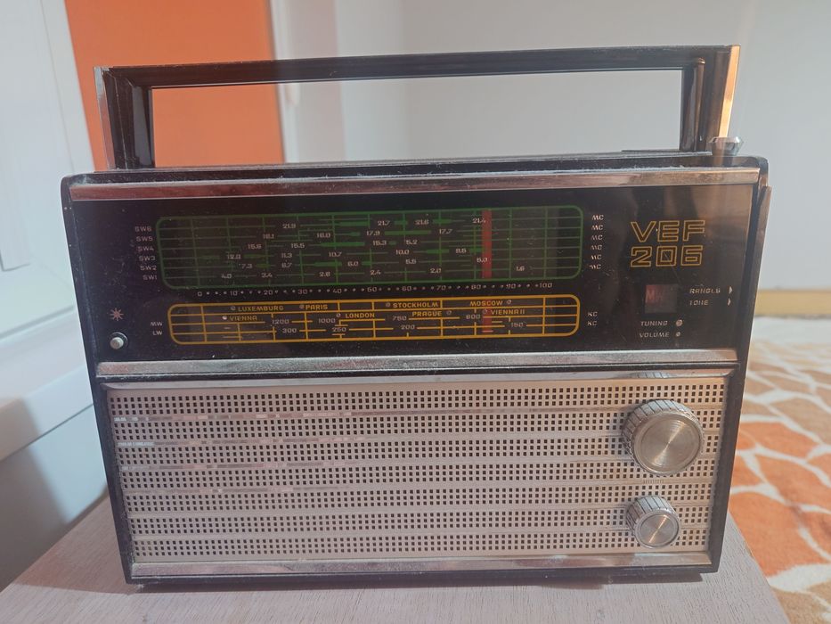 Радио Веф, в перфектно състояние.