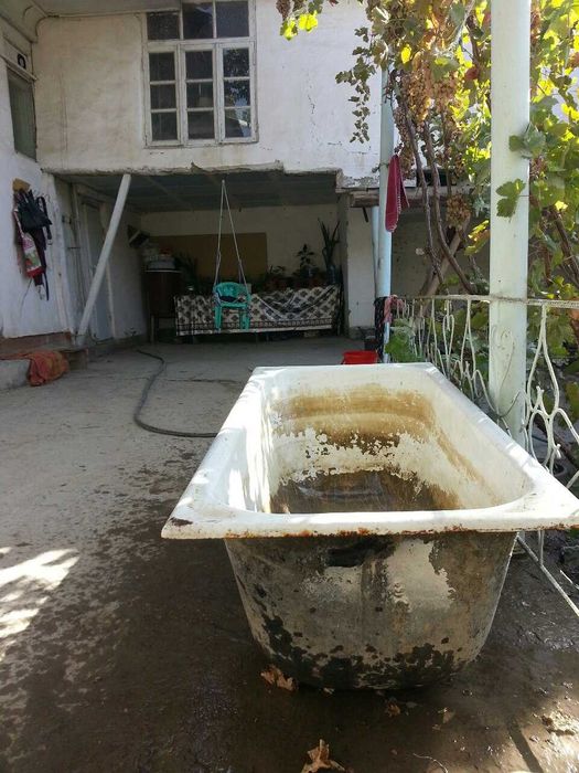 Chugun vanna sotiladi.