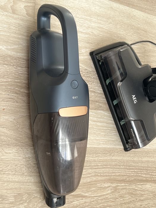 Aspirator vertical AEG QX7-1-P5IB