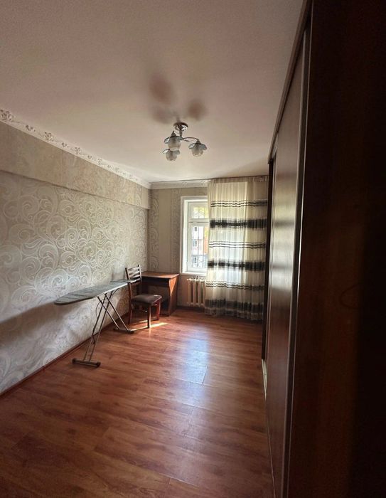 Юнусабад 4 - 3/3/4 кирпичный дом