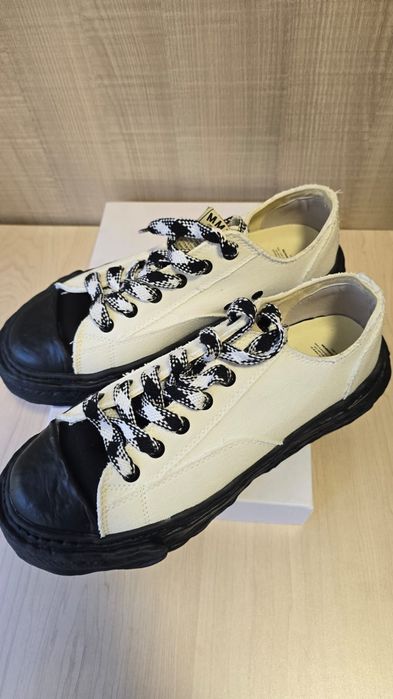 Продам НОВЫЕ кроссовки Maison Mihara