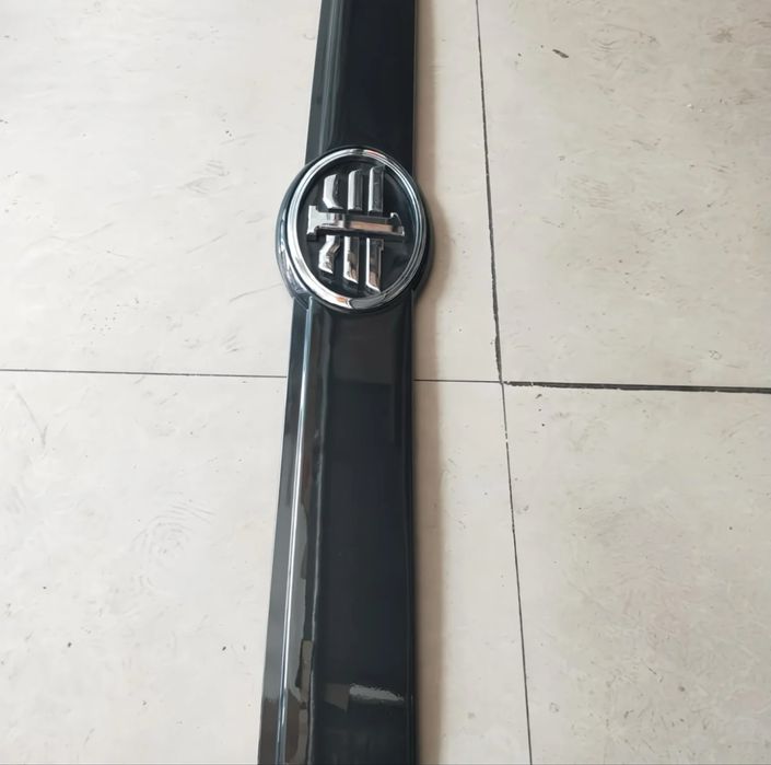 Эмблема на капот Т80, V80