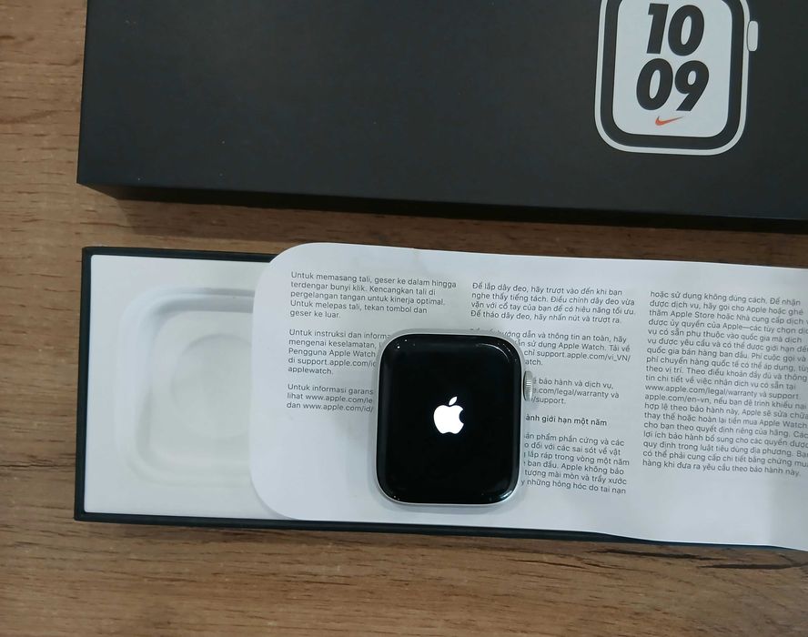 Apple Watch SE Nike Edition