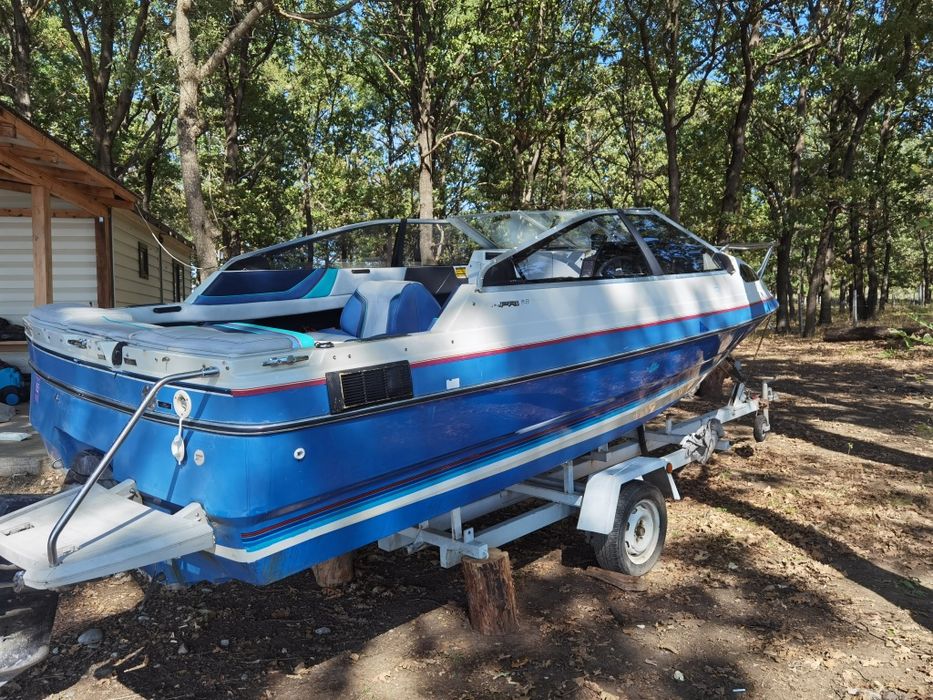Barca de agrement Bayliner Capri 3.0