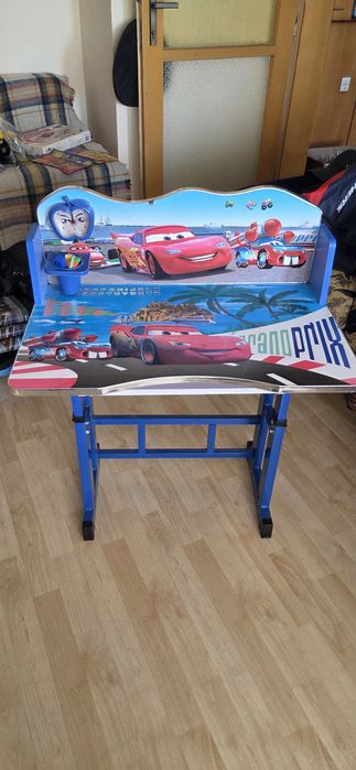 Продавам детско столче и бюро