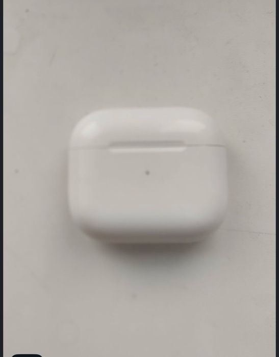 Продам кейс оригинал airpods 3