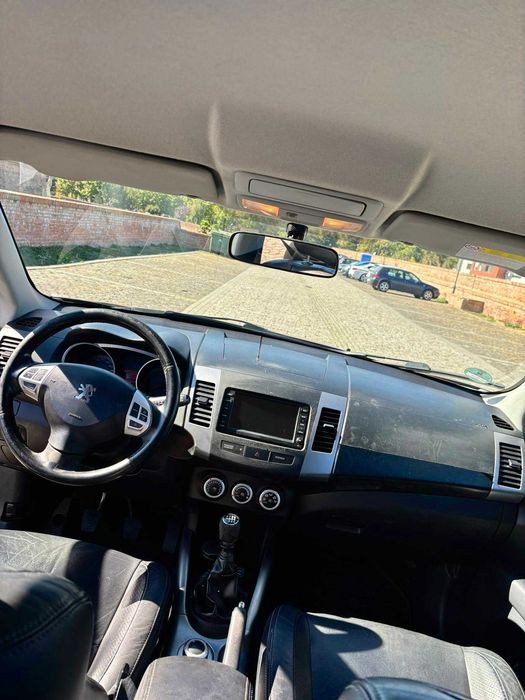 Vând Peugeot 4007