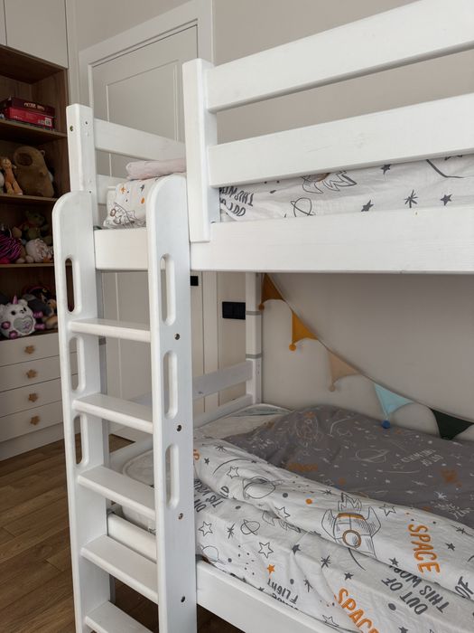 Двухьярусная кровать