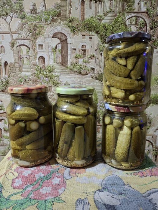 Продам  огурцы,помидорки,ассорти