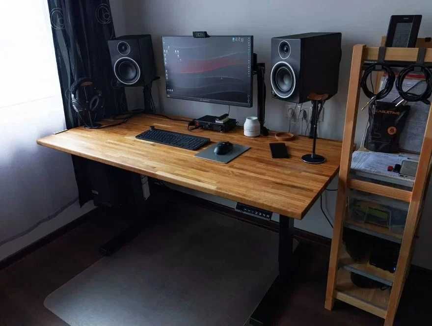 Стол с регулировкой высоты/Бalandligi sozlanadigan stol