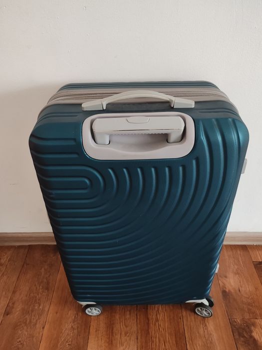 Чемодан в отличном состоянии