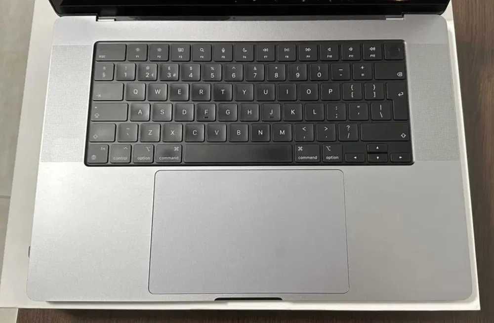 Macbook M1 Pro 16 inches, 32GB RAM, 1TB SSD, 2021г