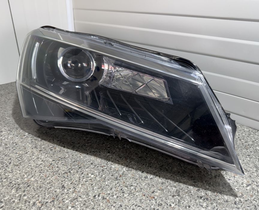 Far Skoda Superb III