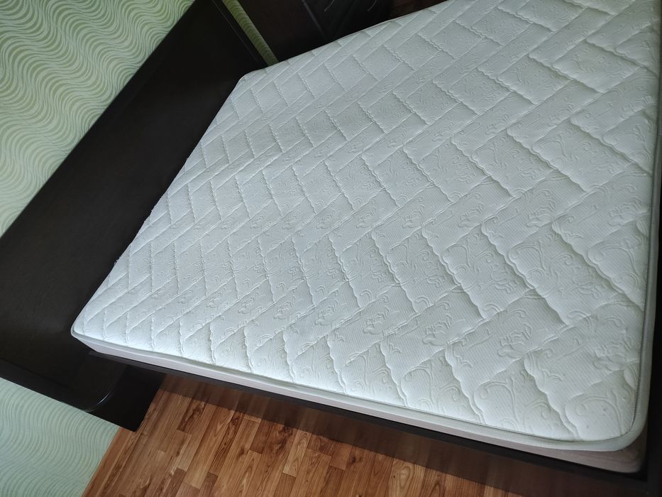 Продам кровать с матрасом