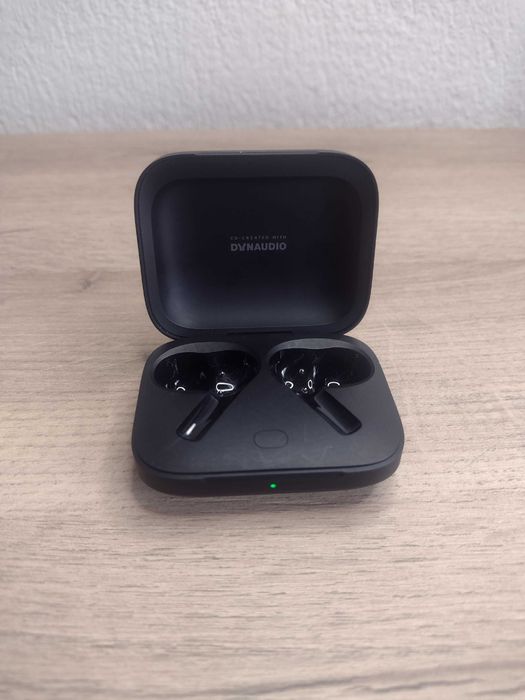 OnePlus Buds Pro 2 зарядна кутия