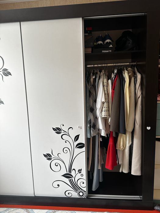 Шкаф купе и детский шкаф в комплекте