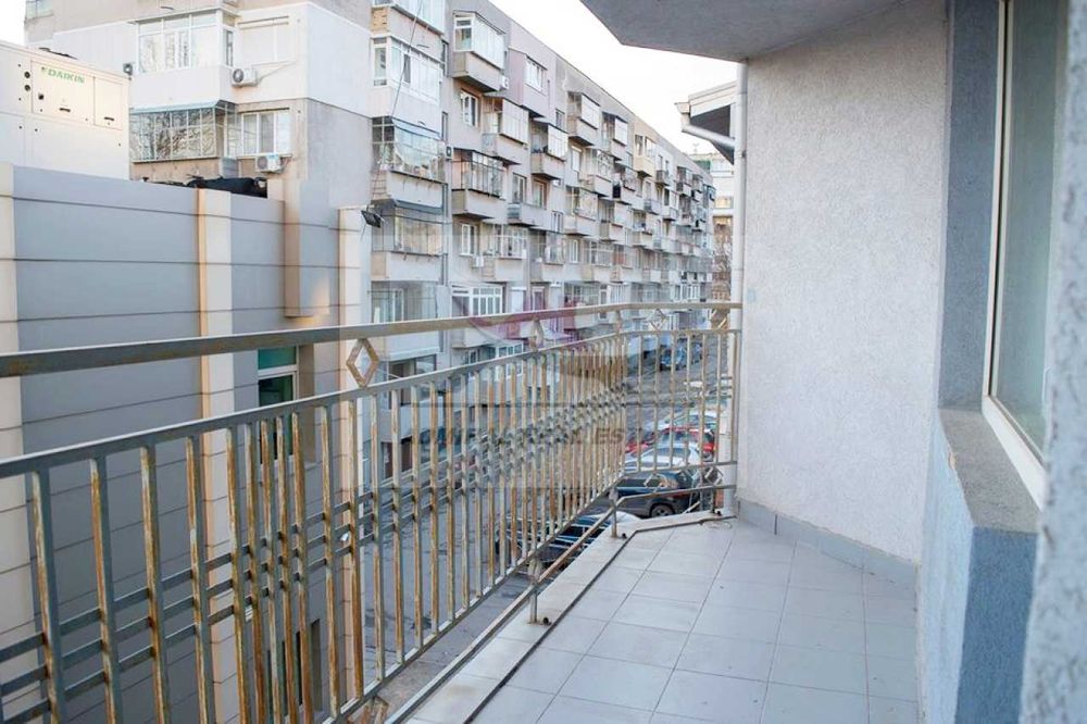 Дава се под наем Двустаен апартамент в Варна, Левски - 68 кв.м за 511 € - Снимка #4