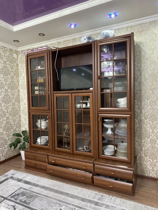 Продаю сервант для посуды