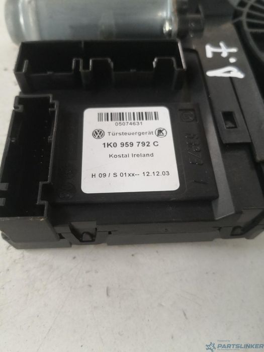 Motoras Macara Geam Dreapta Fata Volkswagen Touran (1T1, 1T2) [ 2003 - 2010 ] Oem 1K0959792C
