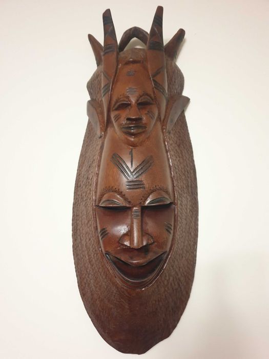 Дървена маска ръчна изработка